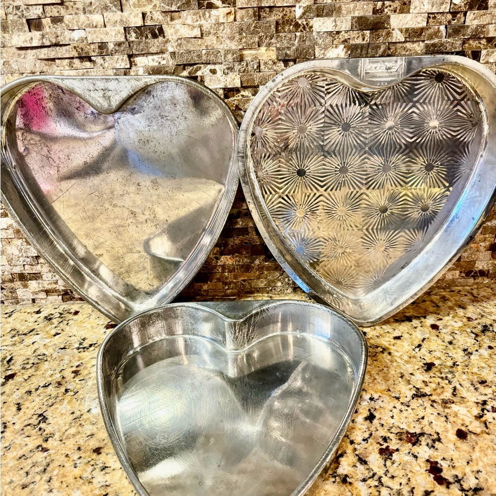 Vintage Ecko Ovenex Heart-Shaped Starburst Baking Pan & 2 Unmarked Heart Pans